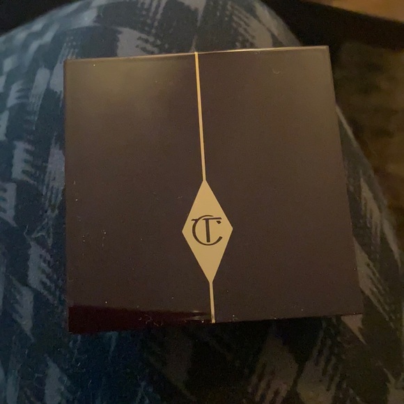 Swatched Charlotte Tilbury - Picture 2 of 2